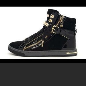 Michael kors high top sneakers size 9 so comfortable